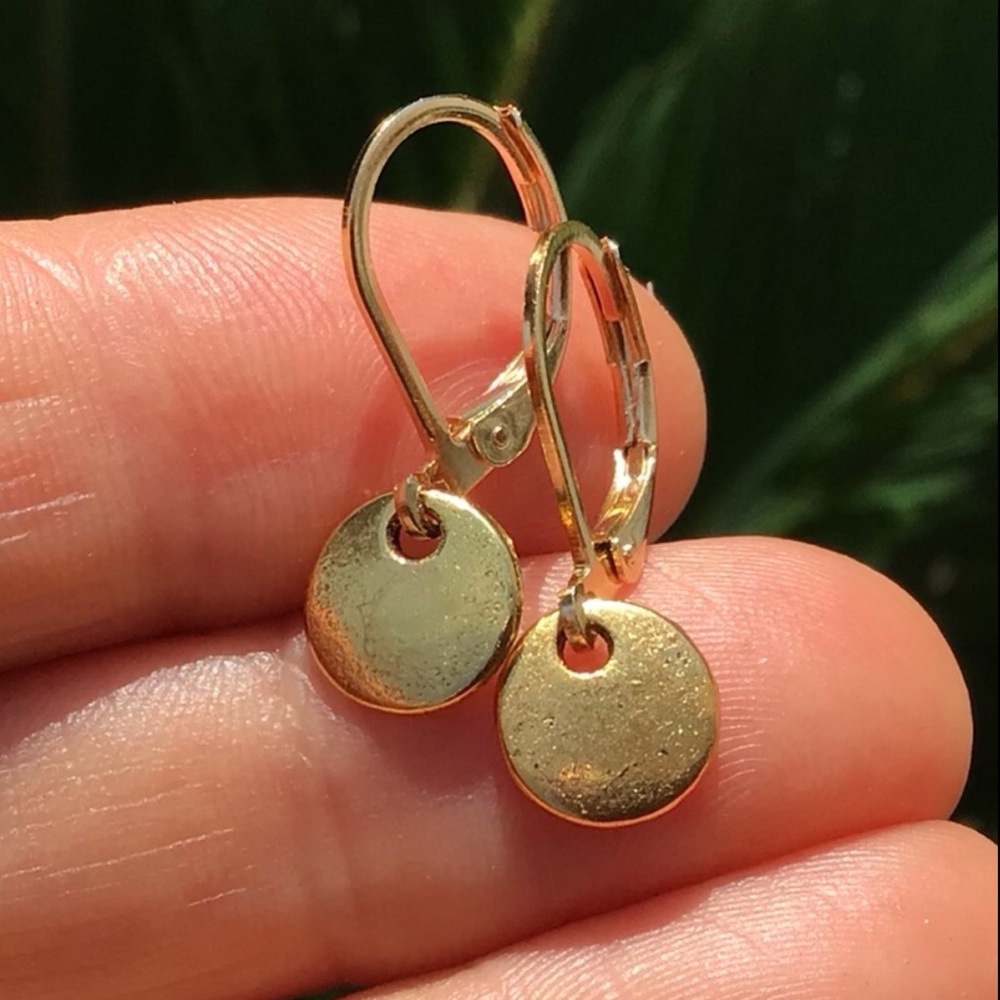 Artisan Sundance charm Earrings coin disc gold plated leverback
